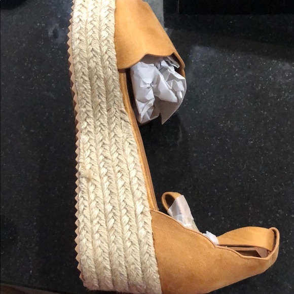5⭐️TAN SUEDE ESPADRILLES WEDGES - Shoe - Picture 2 of 2